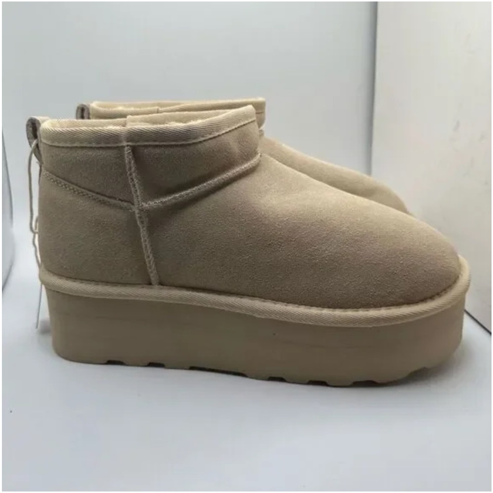 CUSHIONAIRE SUEDE PLATFORM ANKLE BOOT W/MEMORY FOAM NWT 8-WIDE SAND